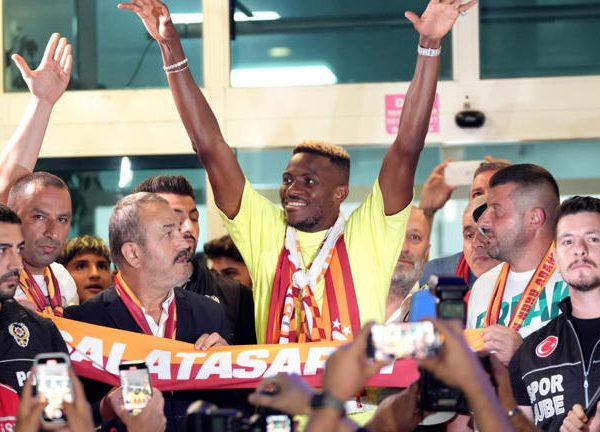 Osimhen Receives Warm Welcome From Galatasaray Fans