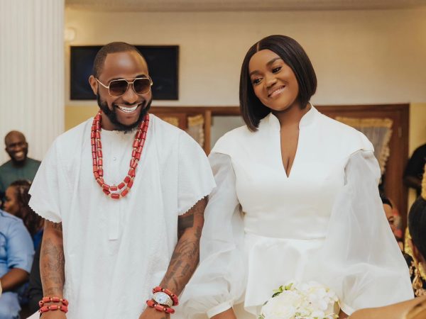 Davido Gives Friends tour of his fully owned jet, shows off where he Sl££ps with his wife (VIDEO)