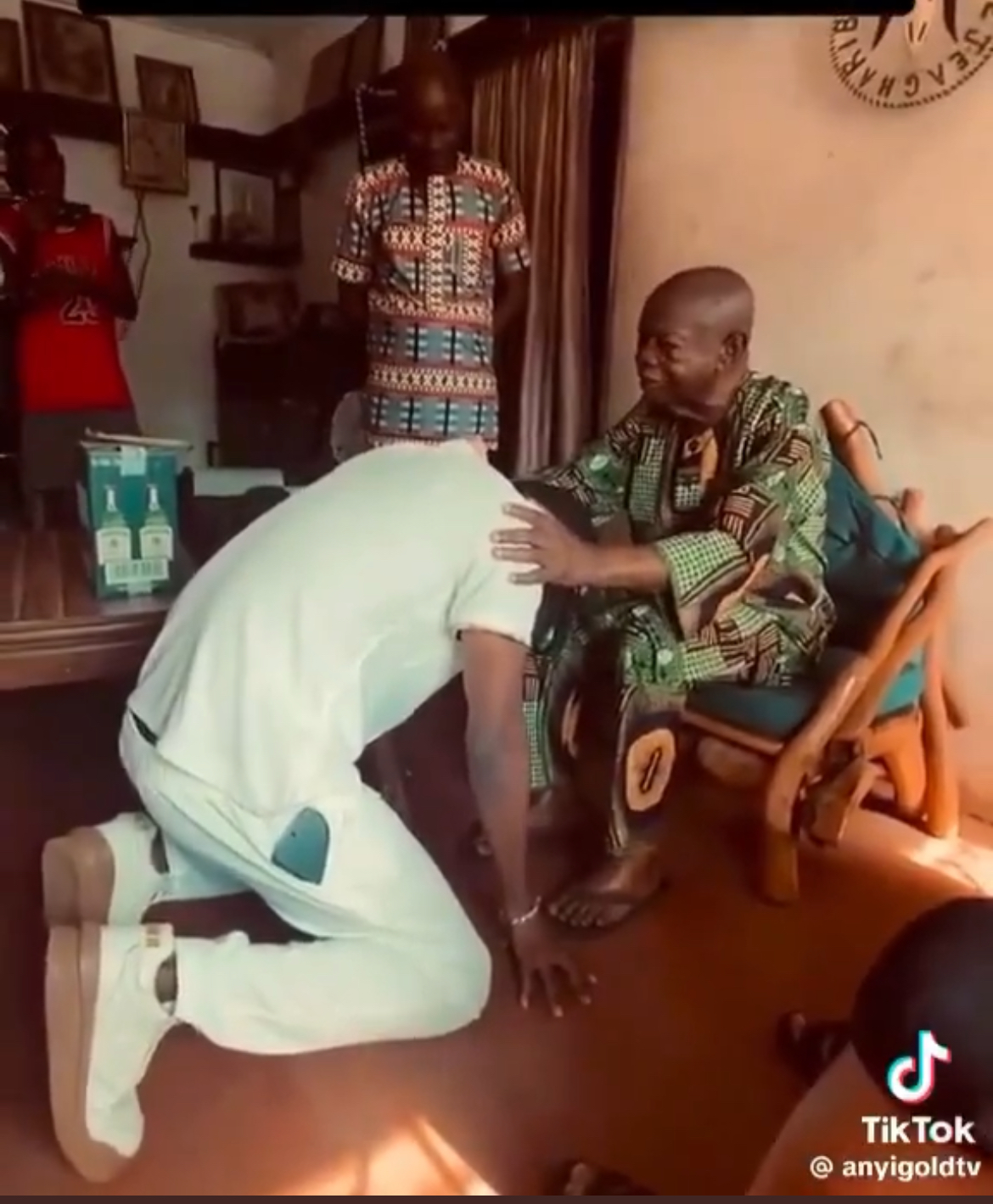 Nigerians Pay Homage to Highlife Legend Mike Ejeagha Following Viral Challenge