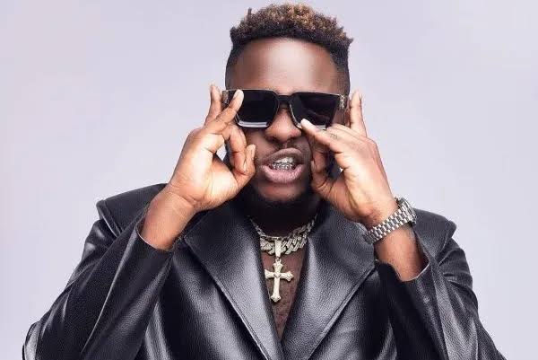 Condom are for kids, I prefer raw, Ghanaian rapper, Medikal reveals.