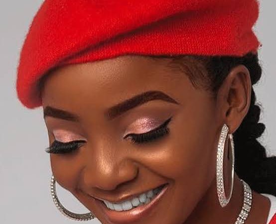 ‘I stand with the people’- Simi backs the #EndBadGovernance protest