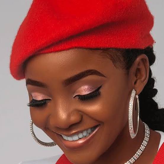 ‘I stand with the people’- Simi backs the #EndBadGovernance protest