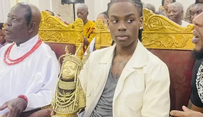 Rema receives a Royal plaque from the Oba of Benin.